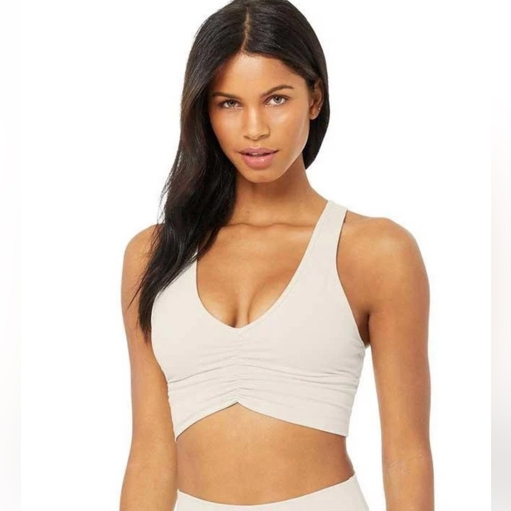 ALO Yoga Women's Light Beige V-Neck Ruched Sports Bra